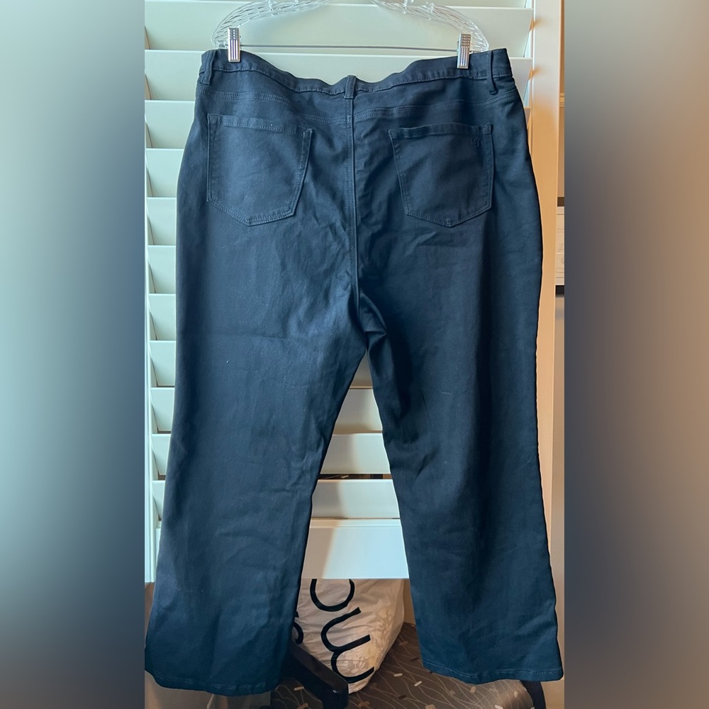 DG2 - NWT - 18PW - BLACK - Straight STRETCHY Jeans - Picture 10 of 10